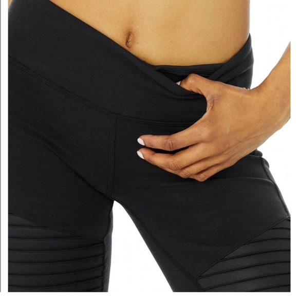 Alo Yoga Moto Mid Rise Leggings Black Glossy size small nwt - Picture 3 of 5